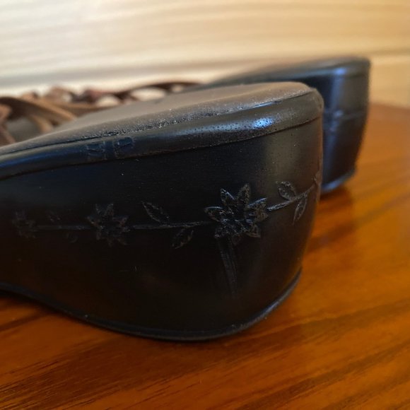 Infinity Sandals - Picture 5 of 6